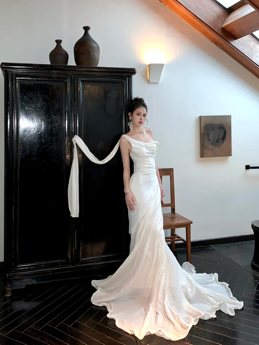 Robe de mariée blanche sirène simple à une épaule avec traîne, robe de mariée de conte de fées N064