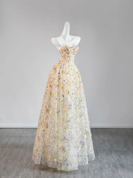 Robe de bal longue à imprimé floral et décolleté cœur, inspiration pour une tenue de soirée N242