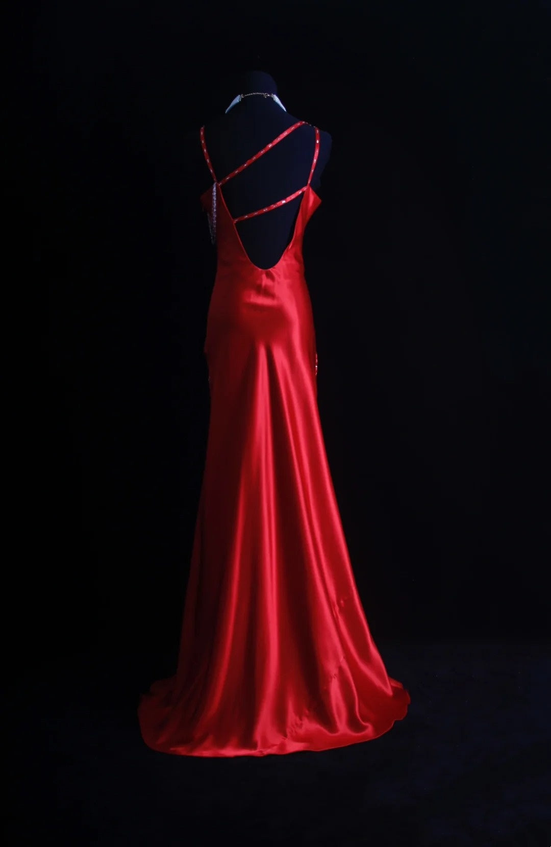 Robe de bal longue rétro sirène à fines bretelles en satin rouge, corsage perlé, inspiration années 90, tenue de soirée pour un 18e anniversaire, N491