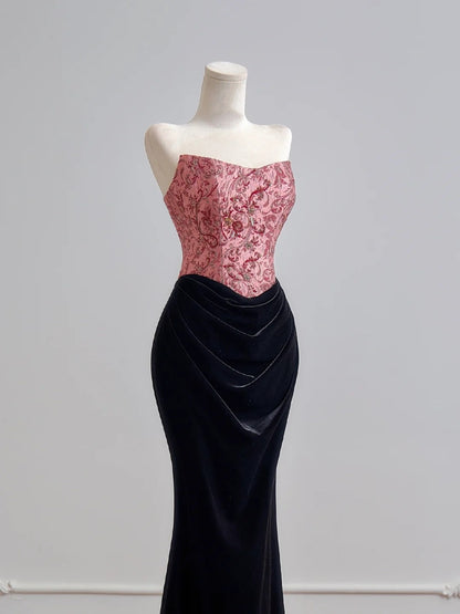 Figurschmeichelndes, trägerloses Meerjungfrauen-Abendkleid aus rosa Satin mit schwarzem Samt, langes formelles Abendkleid für Geburtstagsfeiern N382