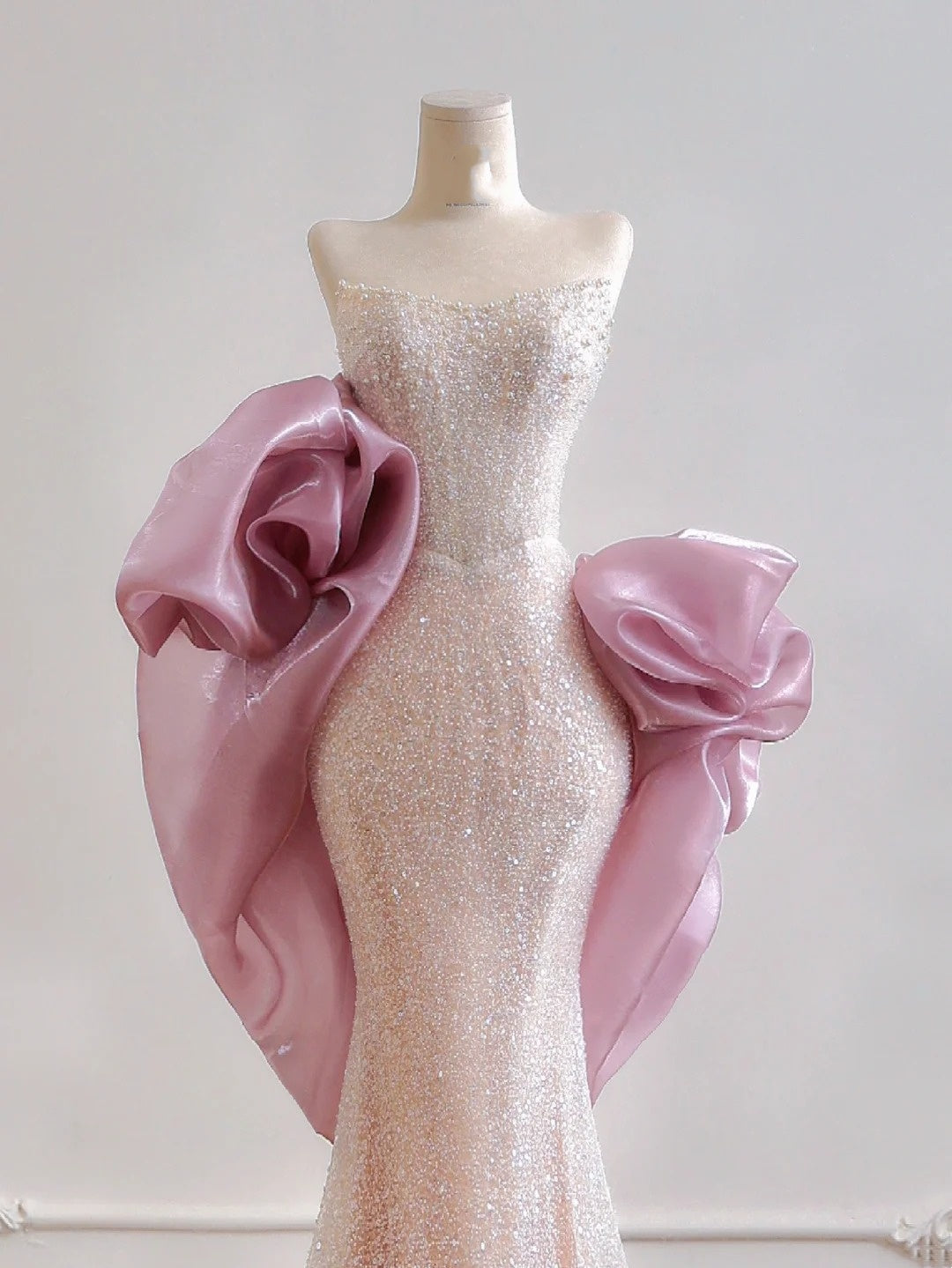 Glamouröses, trägerloses Meerjungfrauen-Abendkleid in Hellrosa mit Pailletten und Cape, langes Abendkleid, festliches Kleid, Geburtstagskleid N377