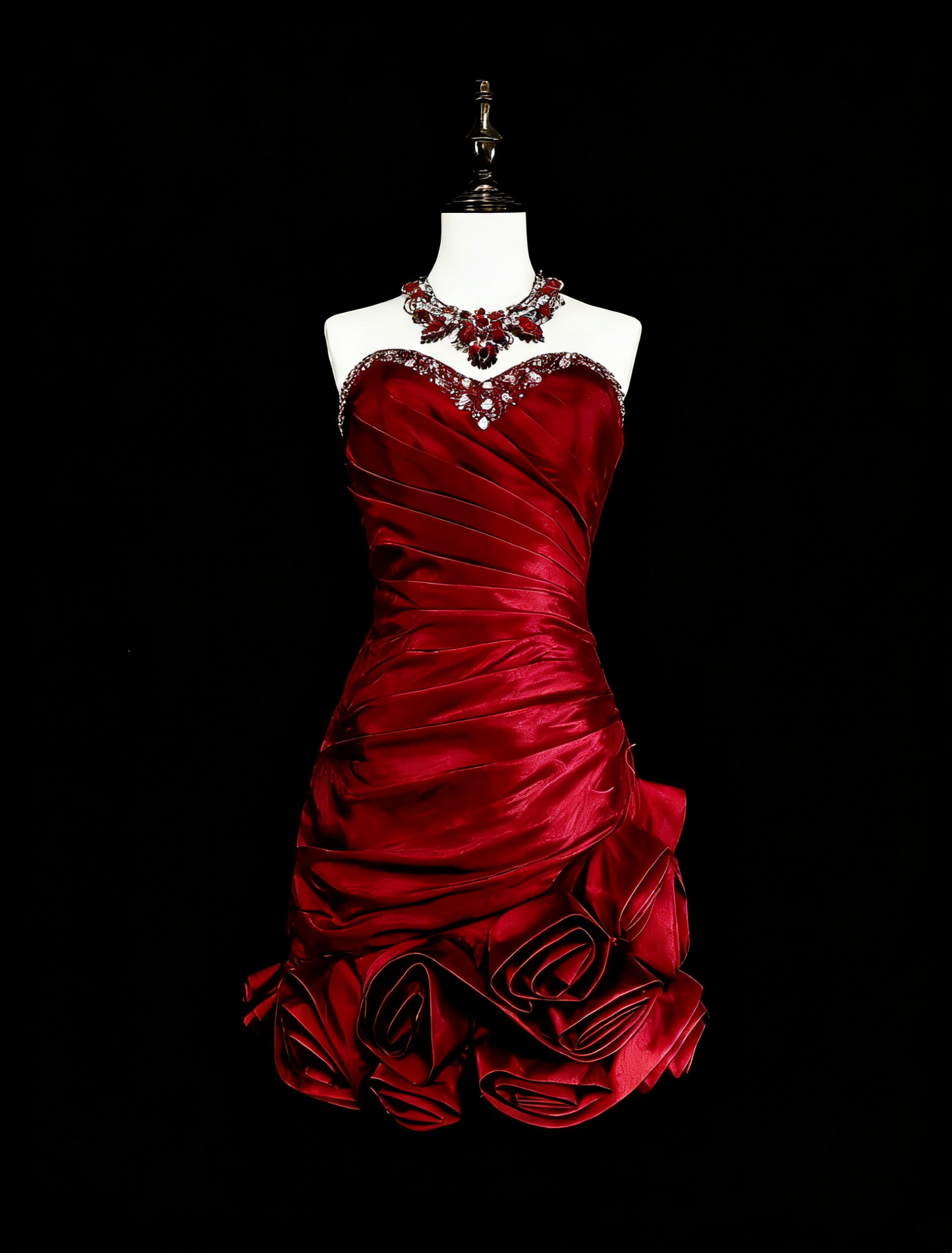 Jolies robes de bal courtes en satin bordeaux sans bretelles N2380