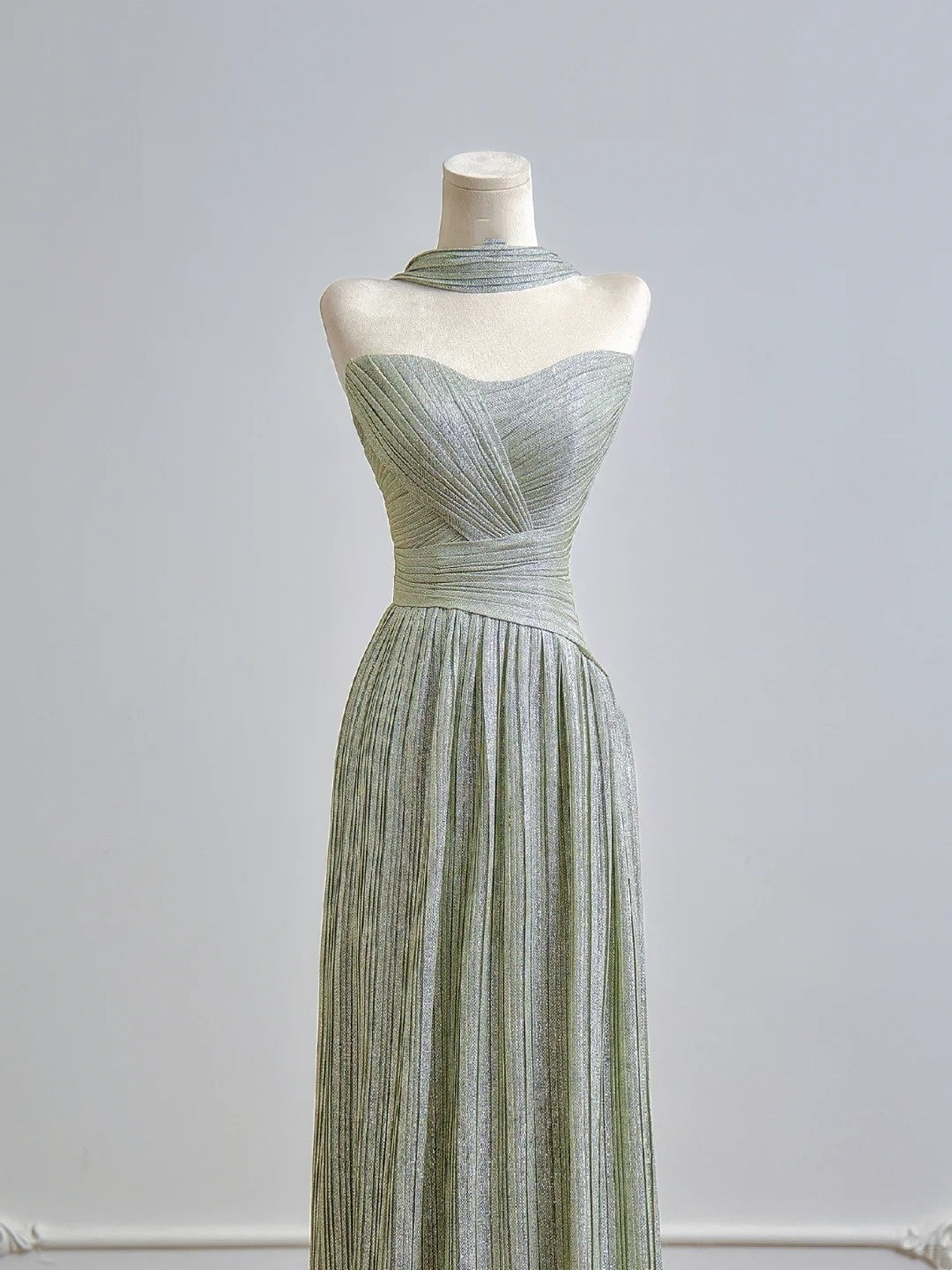 Romantisches, trägerloses, langes, salbeigrünes A-Linien-Abendkleid – ein echter Hingucker zum 18. Geburtstag – Partykleid N394