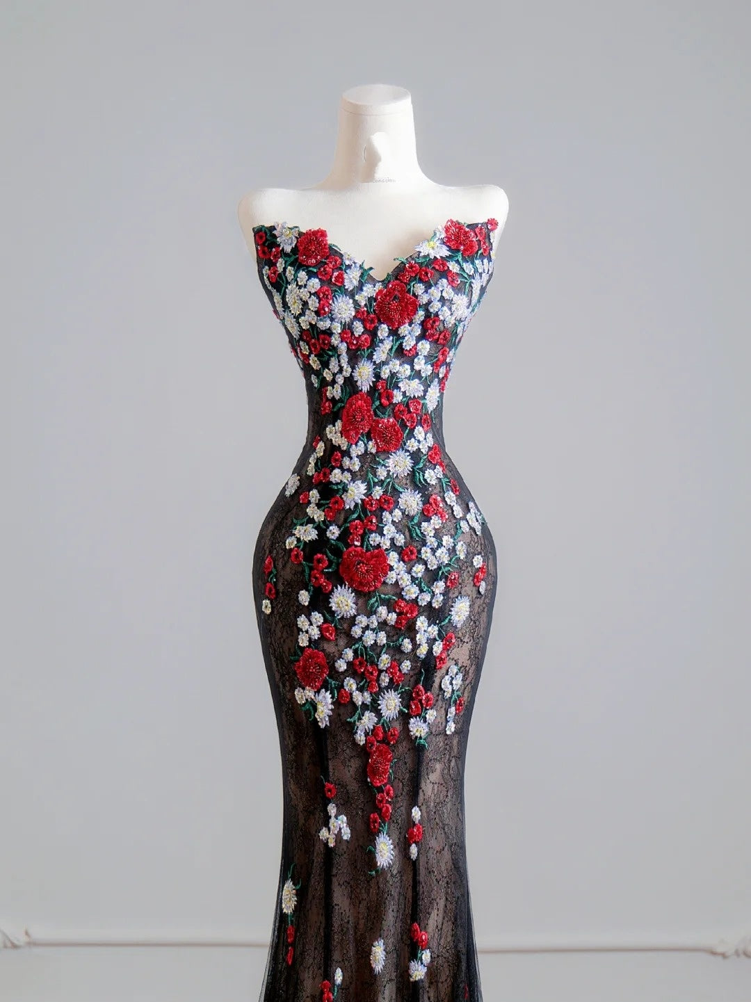 Robe de bal longue sirène en tulle noir avec décolleté cœur et appliques, idéale pour un 18e anniversaire (N344)