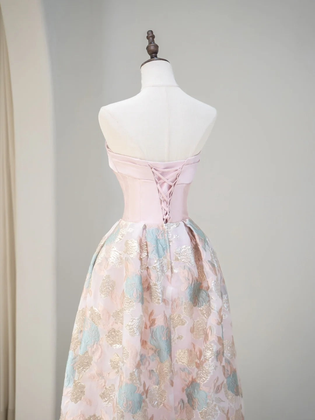 Robe de bal élégante sans bretelles en satin rose à fleurs, robe de soirée longue, tenue pour un 18e anniversaire, robe de remise de diplôme RB1037