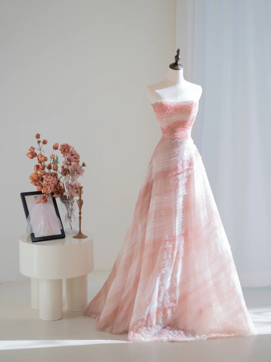Elegantes, trägerloses Ballkleid aus rosa Tüll mit Kristall- und Perlenstickerei, langes Partykleid, Outfit zum 18. Geburtstag, Abschlusskleid N233