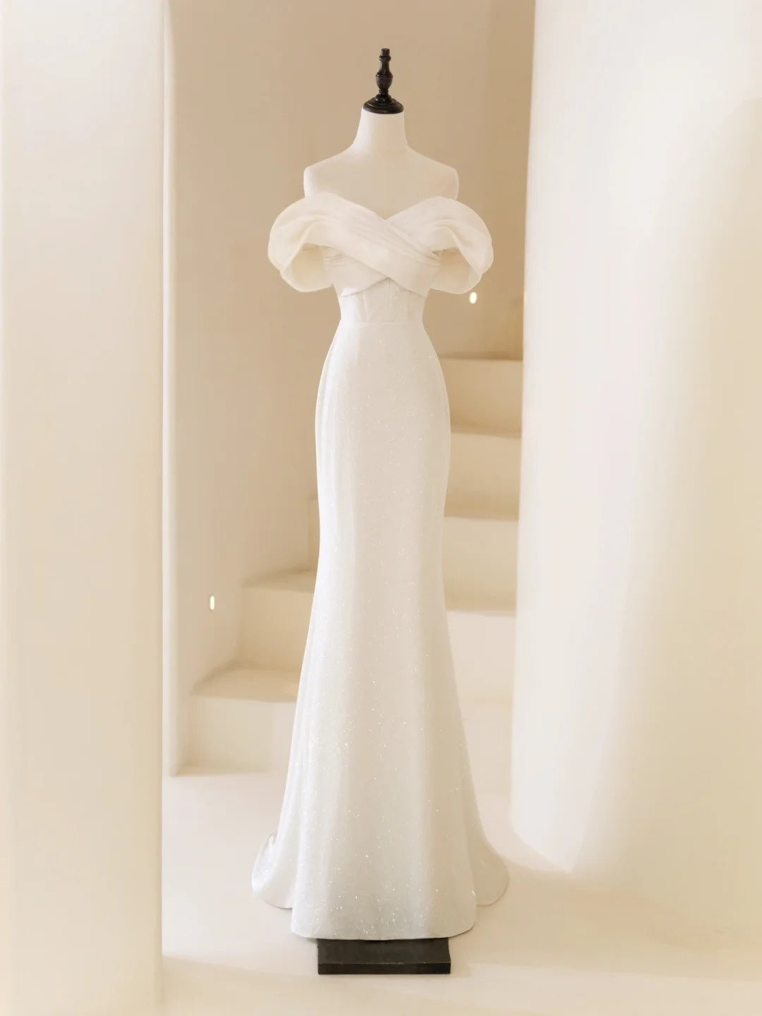 Robe de mariée sirène classique en satin blanc à épaules dénudées et manches courtes, robe de mariée longue N234