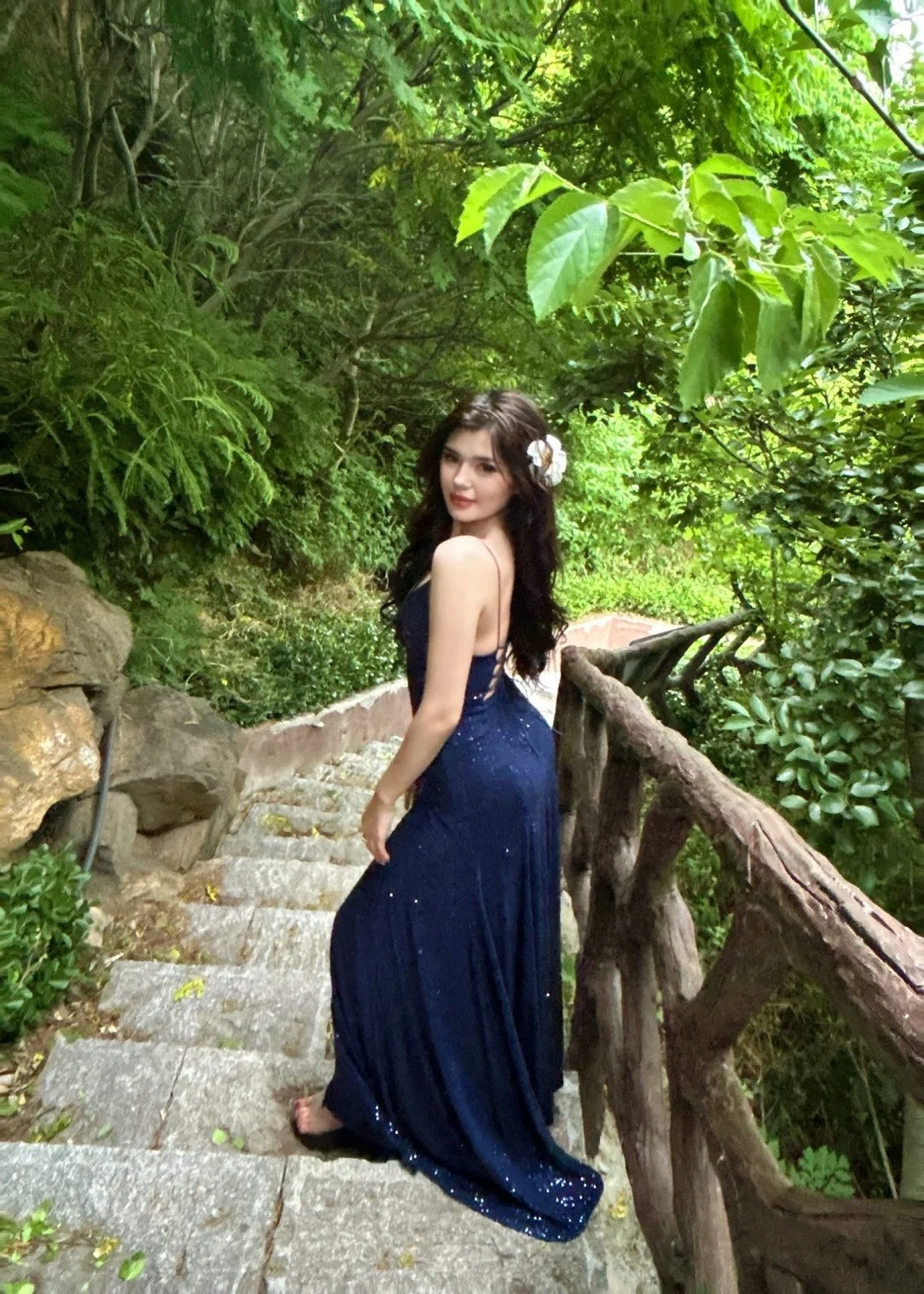 Robe de bal longue sirène bleu marine sexy à col en V et lacets avec fente AB640