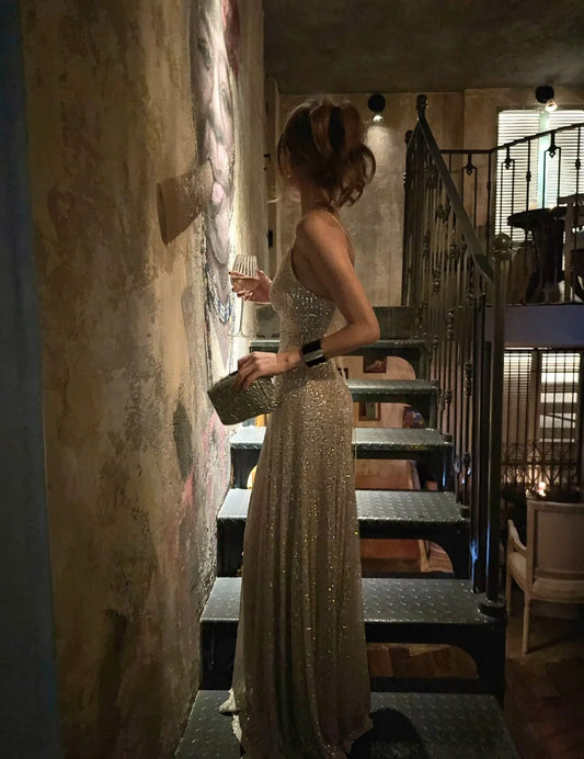 Robe de bal longue sirène à fines bretelles et sequins champagne, idéale pour un anniversaire ou une soirée formelle (N476)