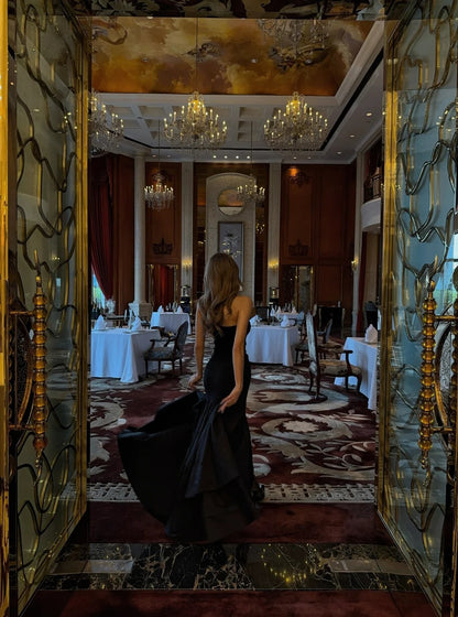 Zeitloses, trägerloses, schwarzes Meerjungfrauen-Abendkleid mit Rüschen aus Satin – Inspiration für ein halbformelles Kleid N699