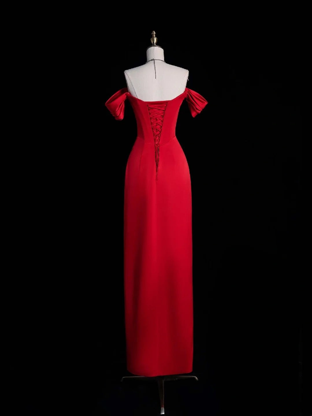 Robe de bal de fin d'année chic en satin rouge, fourreau, épaules dénudées et fente, N1271