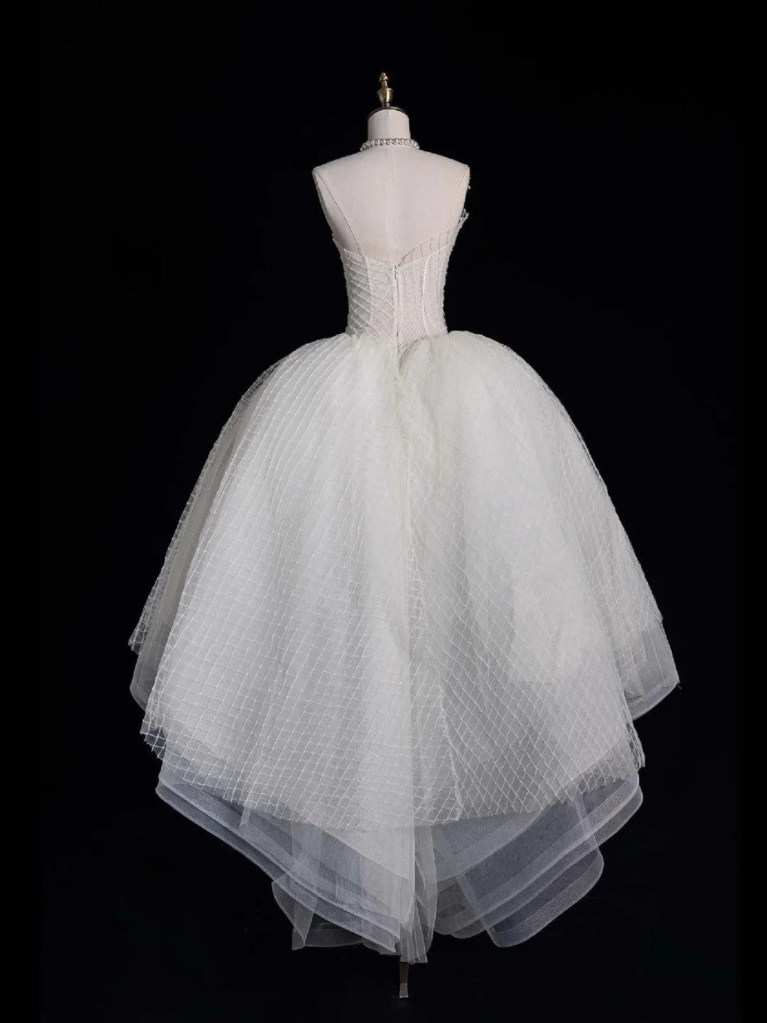 Elegante Ballkleider, asymmetrische, trägerlose weiße Tüllkleider für Abschlussball, Abiturkleid, Outfits zum 20. Geburtstag N507