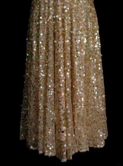 Robe courte trapèze dos nu à sequins dorés, inspiration années 2000, style années 2000, référence N1382