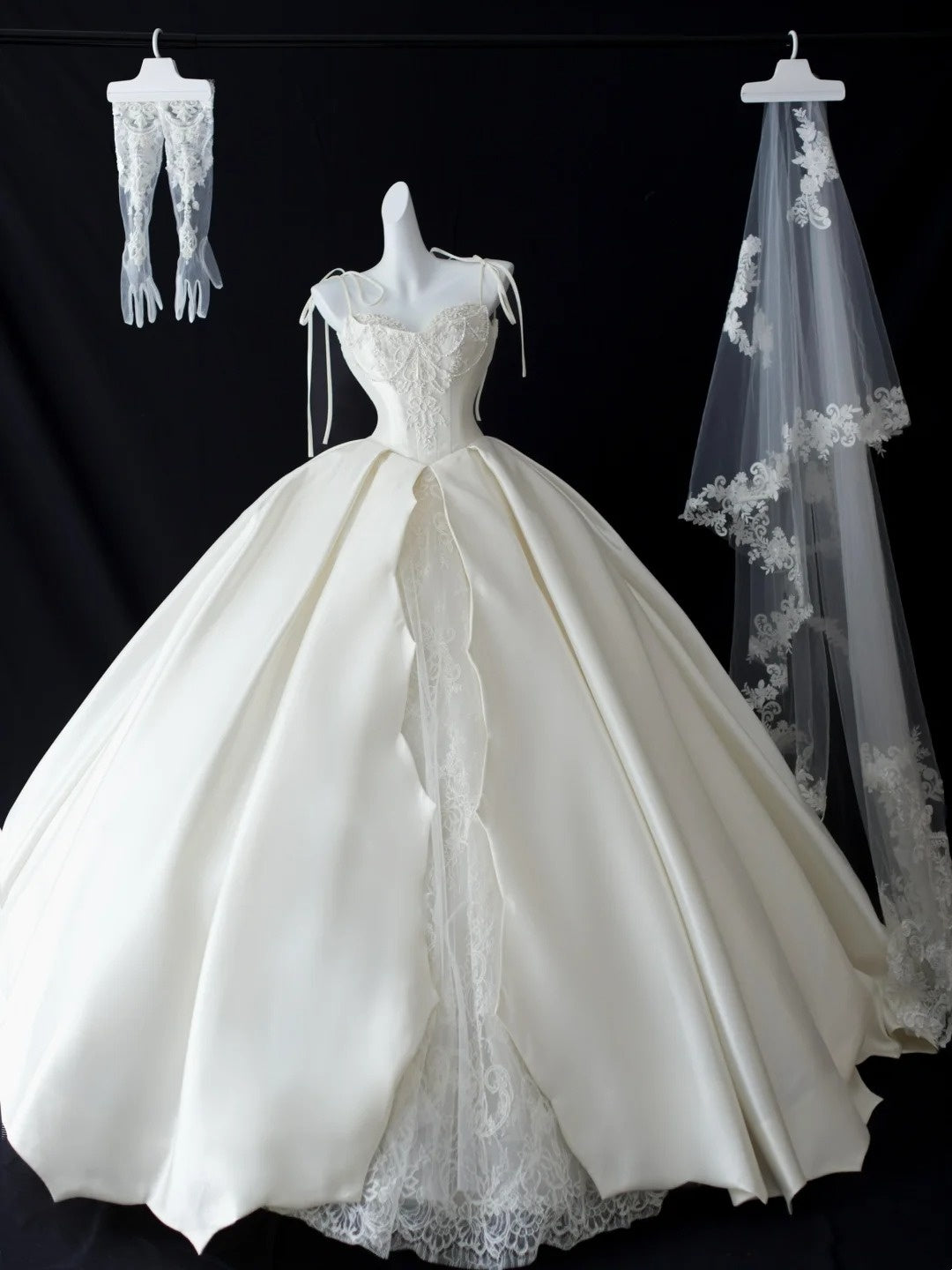 Einfache Hochzeitskleider Ballkleid Spaghetti-Träger Weiß Satin mit Spitze Weiß Langes Brautkleid N2951