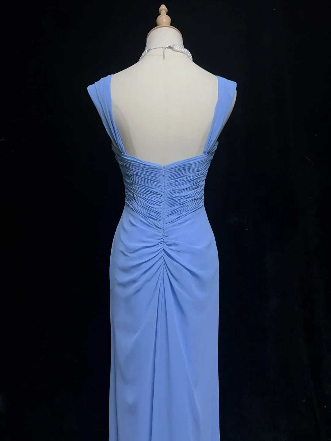 Vintage-Abschlussballkleider A-Linie Off Shoulder Blau Chiffon mit Perlenumhang 1970er Langes Abendkleid N2612