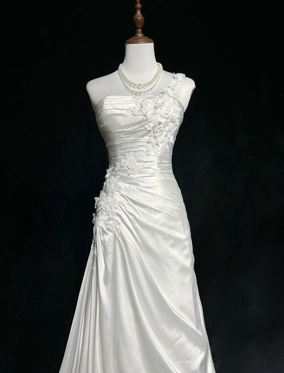 Robes de bal vintage Inspo Sirène Asymétrique Épaules Dénudées Satin Blanc Années 80 Avec Dentelle Robes de Soirée Formelles N3380