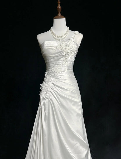Robes de bal vintage Inspo Sirène Asymétrique Épaules Dénudées Satin Blanc Années 80 Avec Dentelle Robes de Soirée Formelles N3380