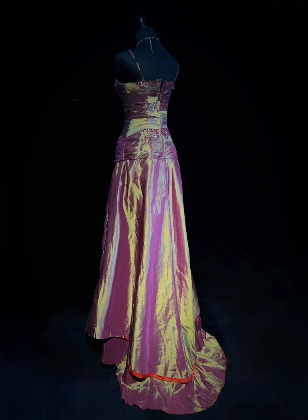 Elegante Ballkleider A-Linie Spaghettiträger Traube Taft mit Rüschen Langes Abendkleid N2910