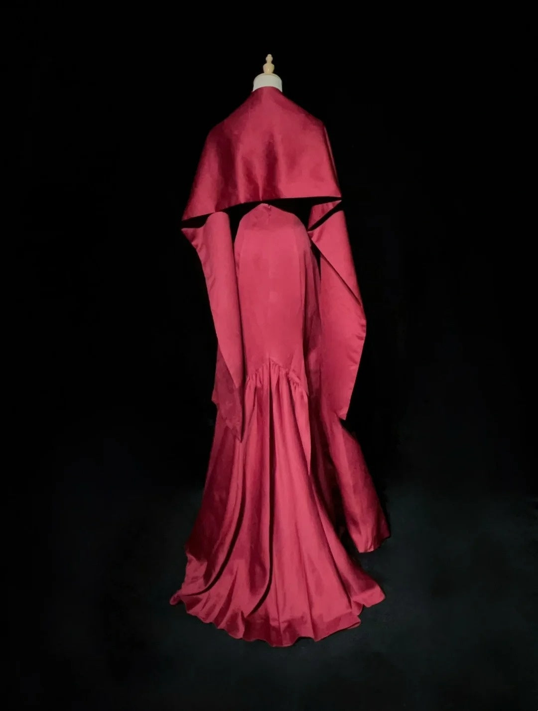 Glamouröse Abschlussballkleider Meerjungfrau Sweetheart Hot Pink Satin mit Umhang Langes Abendkleid N2888