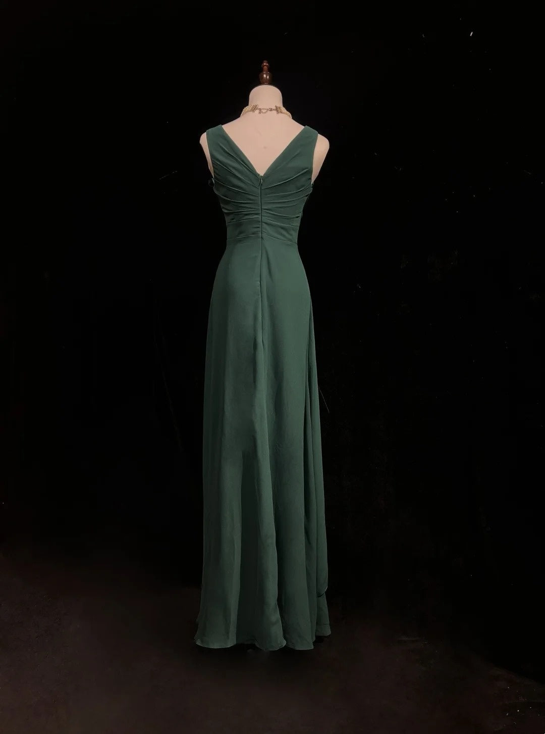 Einfache Ballkleider A-Linie V-Ausschnitt Dunkelgrün Chiffon Bodenlang Rüschen Formelles Abendkleid N3686