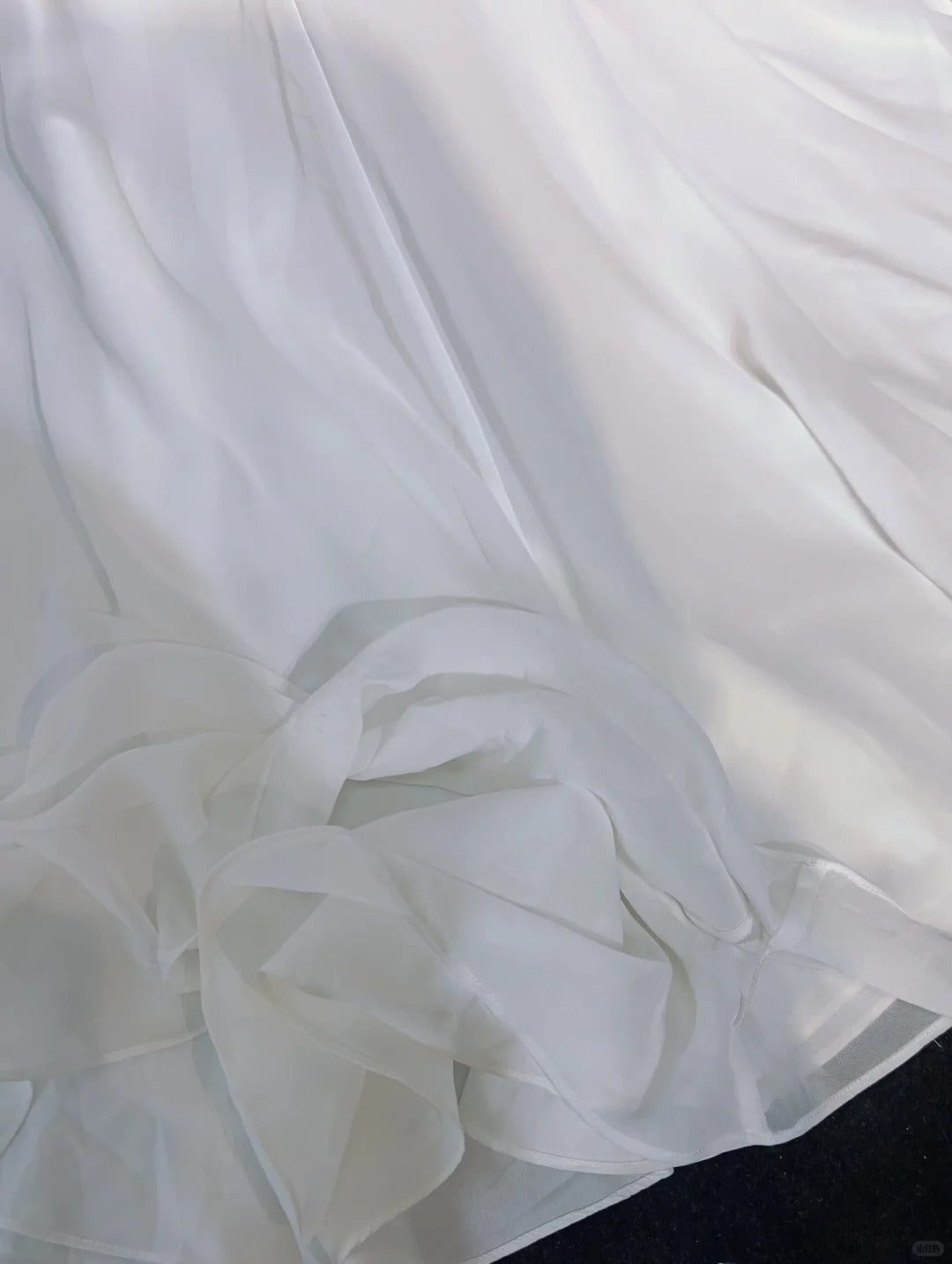 Einzigartige Hochzeitskleider A-Linie Sweetheart Weiß mit Rüschen und Perlen Lange Brautkleid N3644