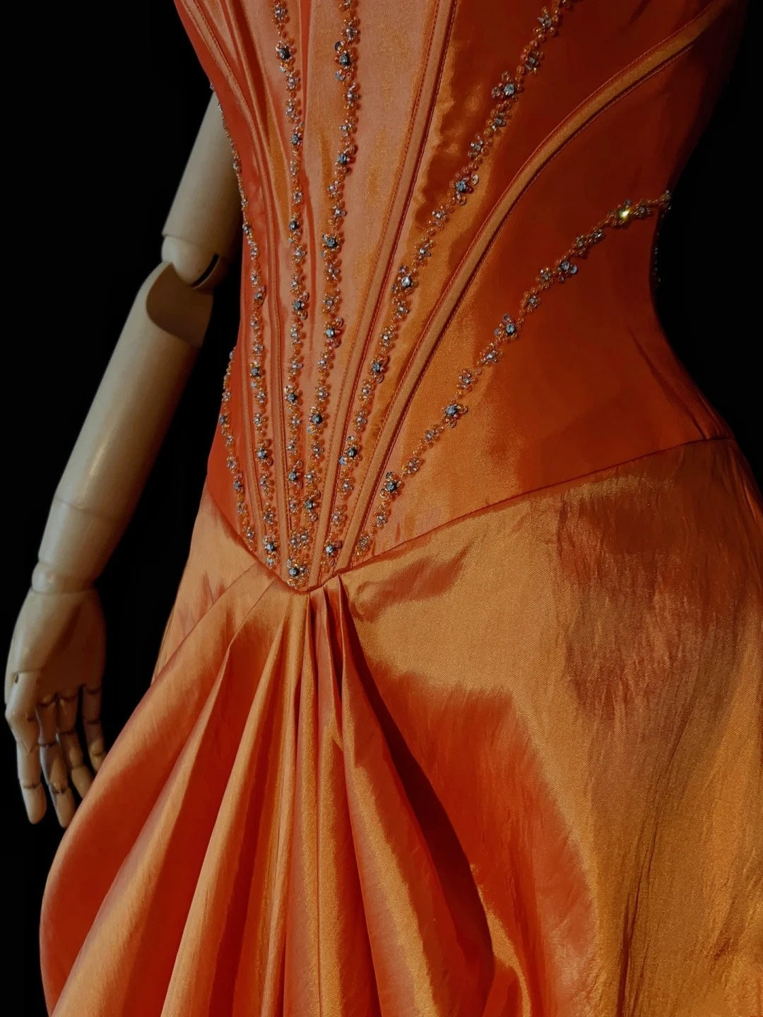Robes de bal intemporelles robe de soirée spaghetti orange taffetas avec cape perlée tenues de soirée N3239