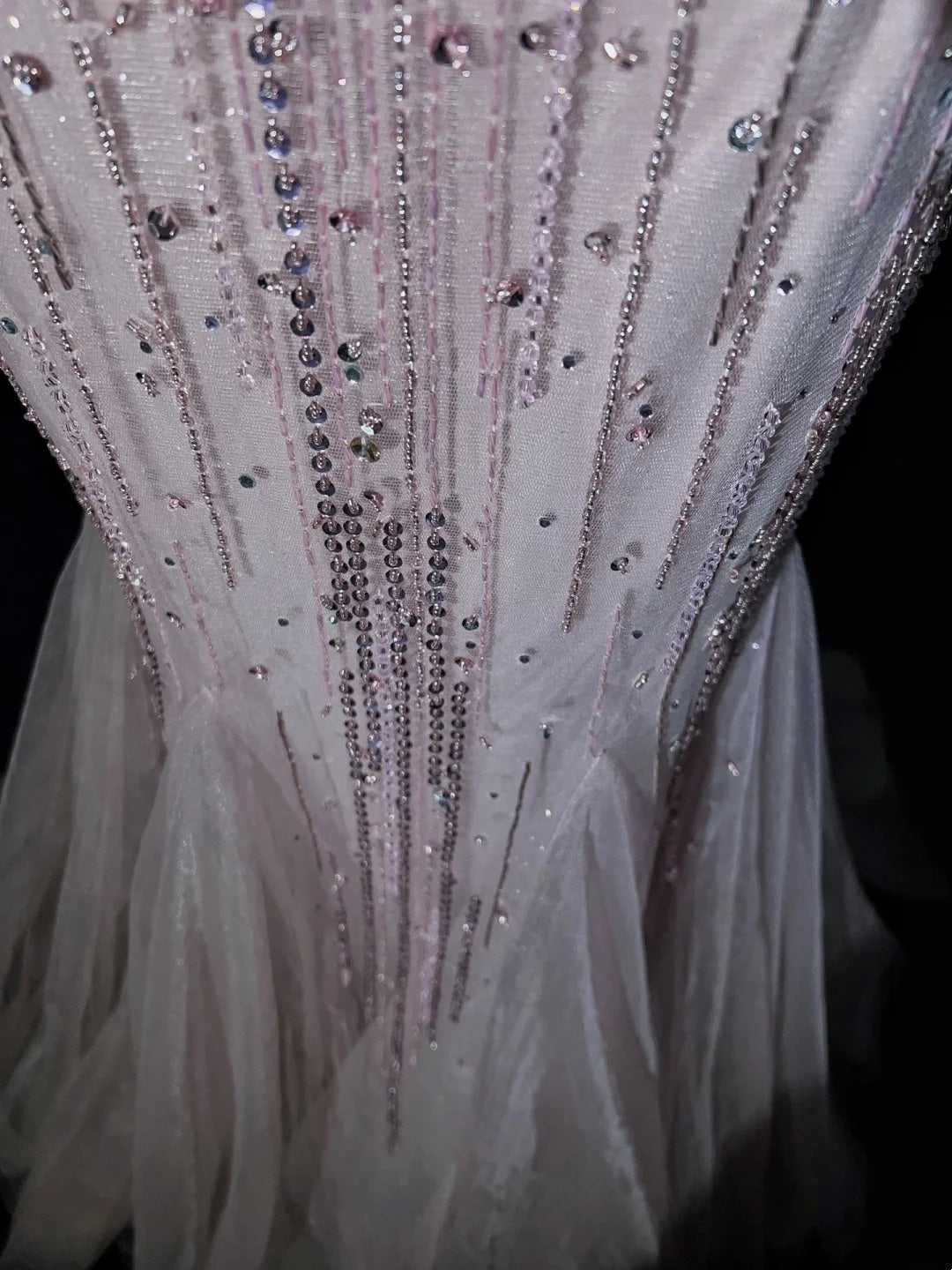 Robes de bal intemporelles sirène fines bretelles tulle rose clair avec perles dos nu longues tenues de soirée N3233