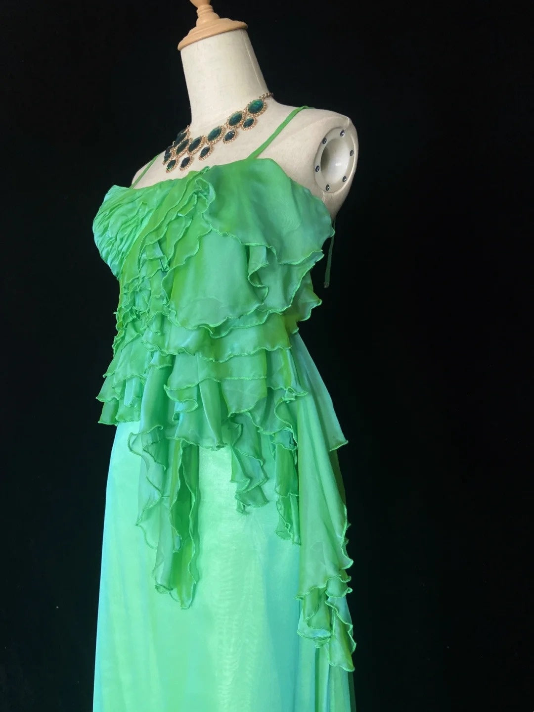 Schöne Ballkleider A-Linie Spaghettiträger Grün Chiffon mit Rüschen Lange Abendgarderobe N3331
