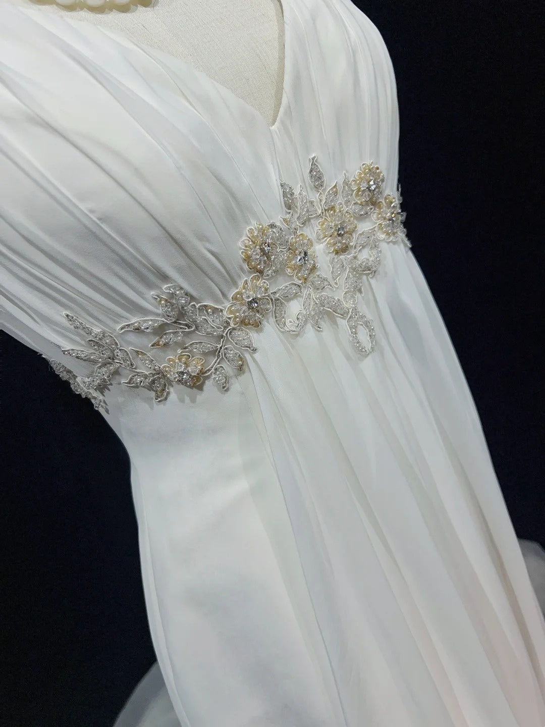 Einzigartige Brautkleider A-Linie V-Ausschnitt Weiß Chiffon Strand Sommer Boho Langes Brautkleid N3298