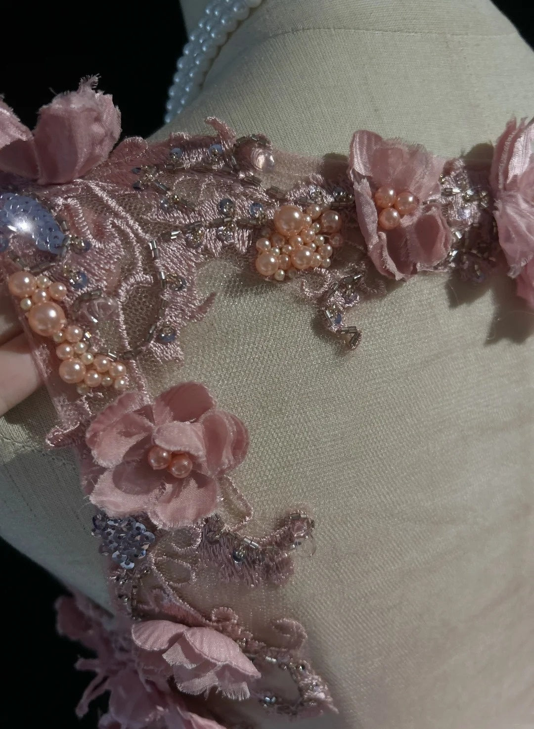 Vintage Abschlussballkleider A-Linie V-Ausschnitt Rosa Chiffon 70er Jahre mit 3D Blumen Perlenbesatz Langes Abendkleid N2528