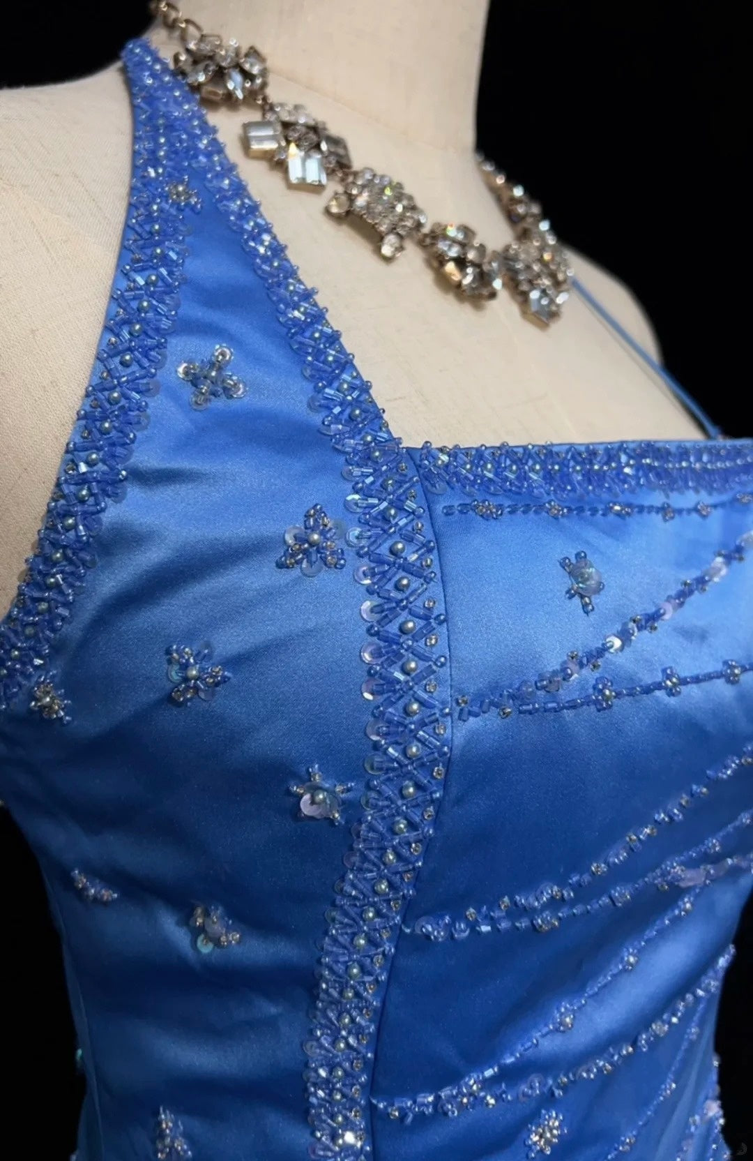 Vintage Ballkleider A-Linie Neckholder Blau Satin Mit Perlen Lang Abendkleid N2461