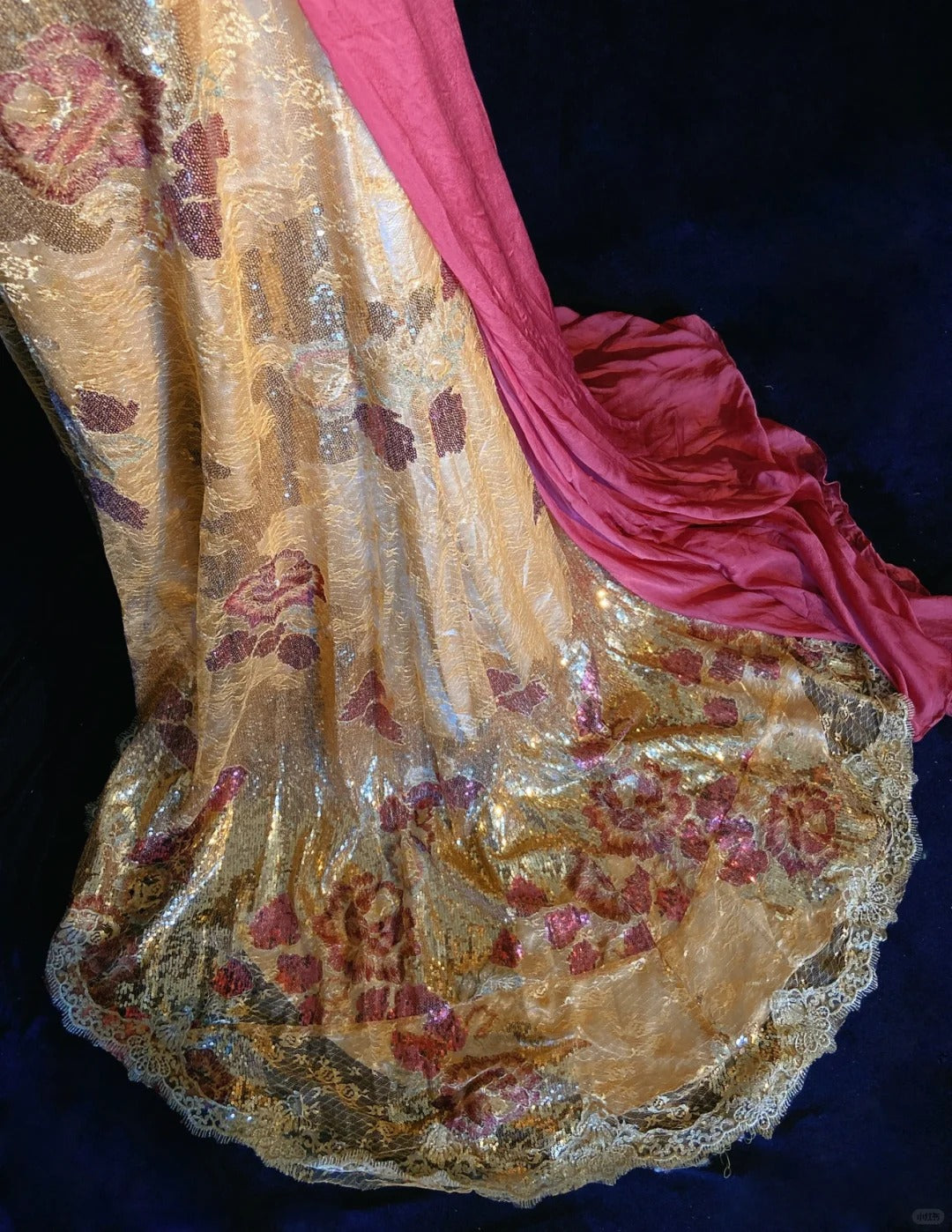 Vintage Prom Dresses A-Linie Neckholder Hot Pink Chiffon Mit Goldener Spitze Lange Formelle Abendgarderobe N3856