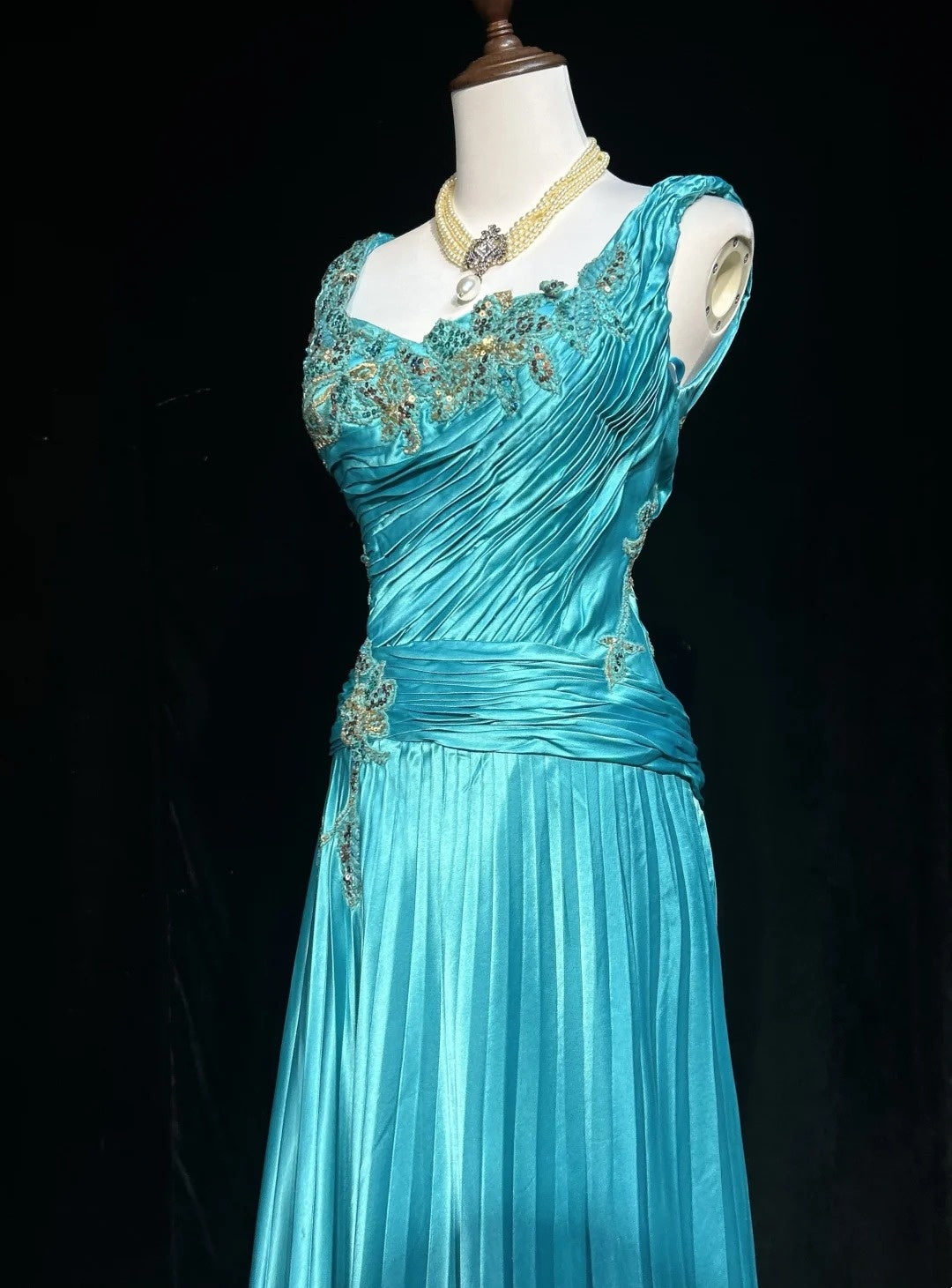 Robes Esthétiques de Bal Vintage Ligne A en Satin Bleu avec Perles Appliquées Longue Robe de Soirée N3024
