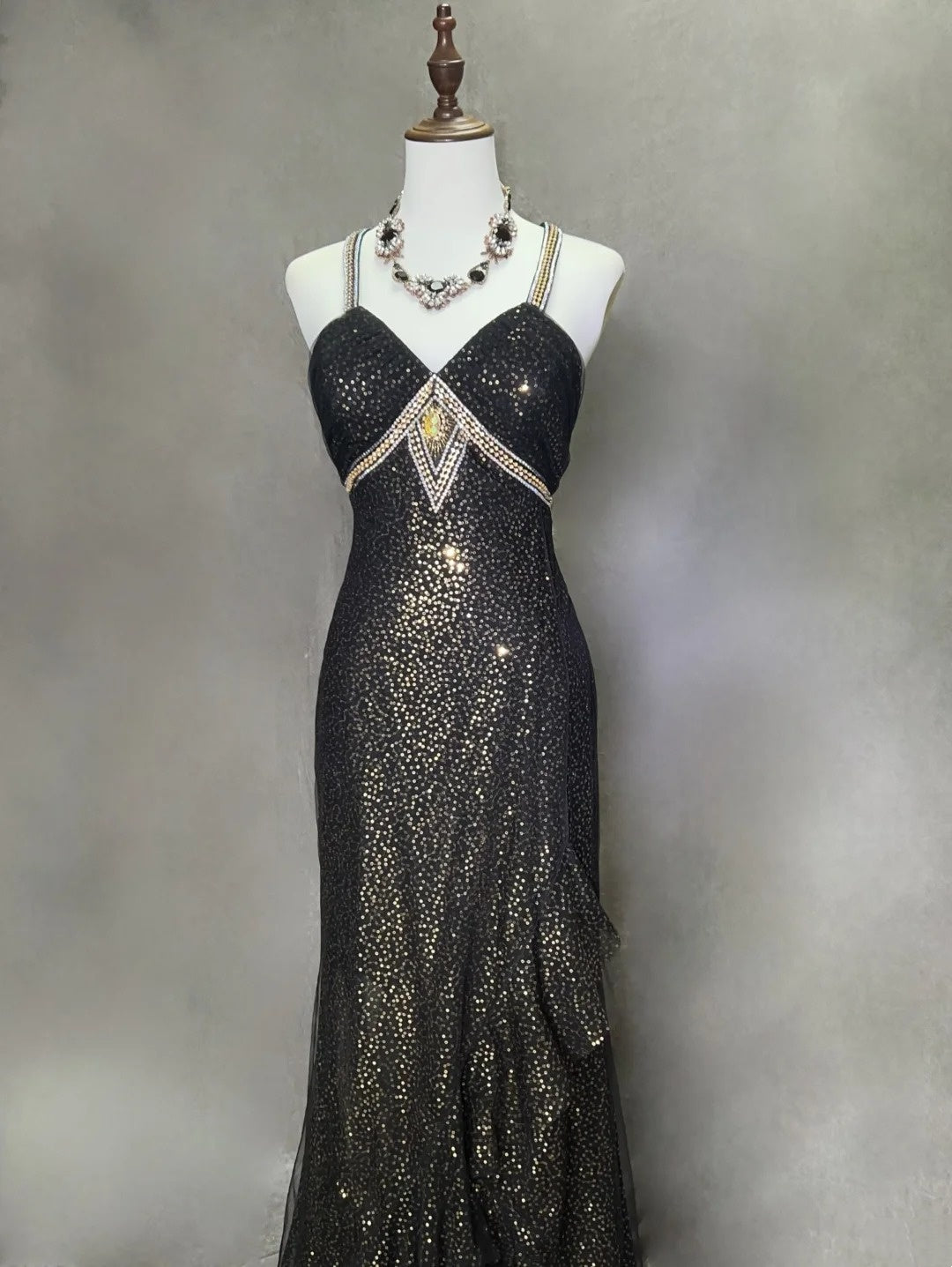 Vintage Abschlussballkleider Meerjungfrau Neckholder Schwarz Pailletten 70er Jahre mit Perlen Bestickt Rückenfrei Langes Abendkleid N2518