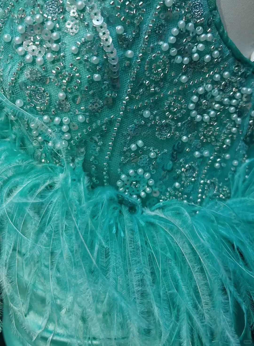 Robe de bal rétro, vintage, sirène, asymétrique, manches longues avec plumes, tenues de soirée années 90 N2327