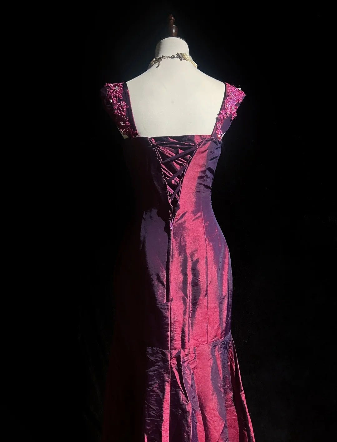 Robes de bal vintage sirène bustier cœur bordeaux en taffetas avec appliques longue robe de soirée N2445