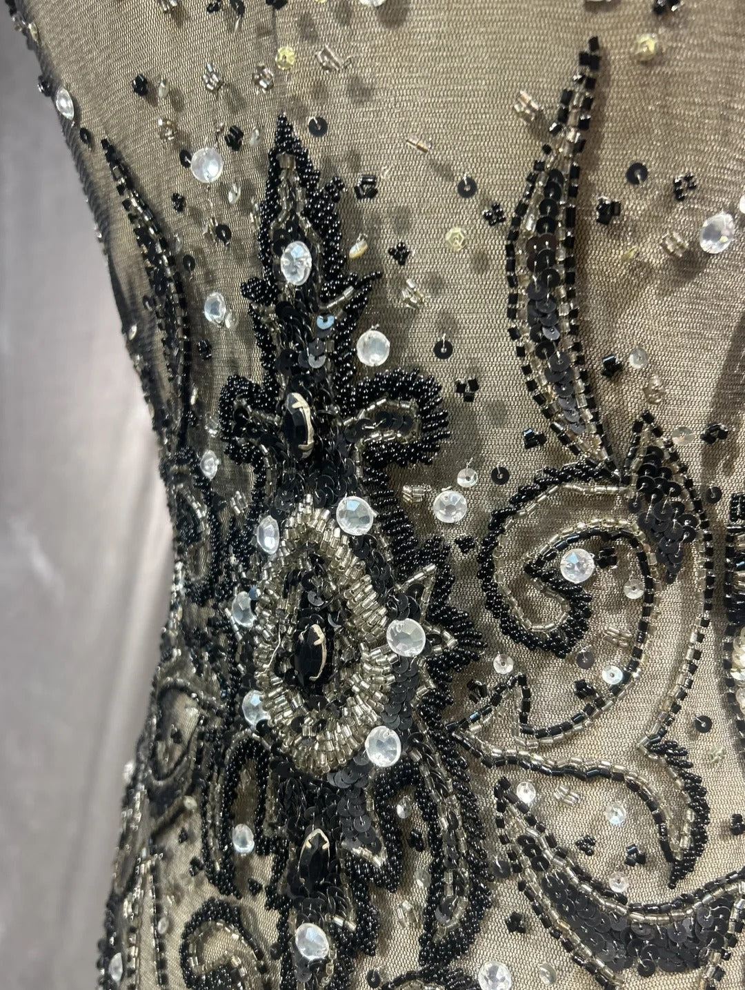 Vintage Abschlussballkleider A-Linie V-Ausschnitt Black Tie Kleid Perlenbesetztes 90er Langes Abendkleid N2652