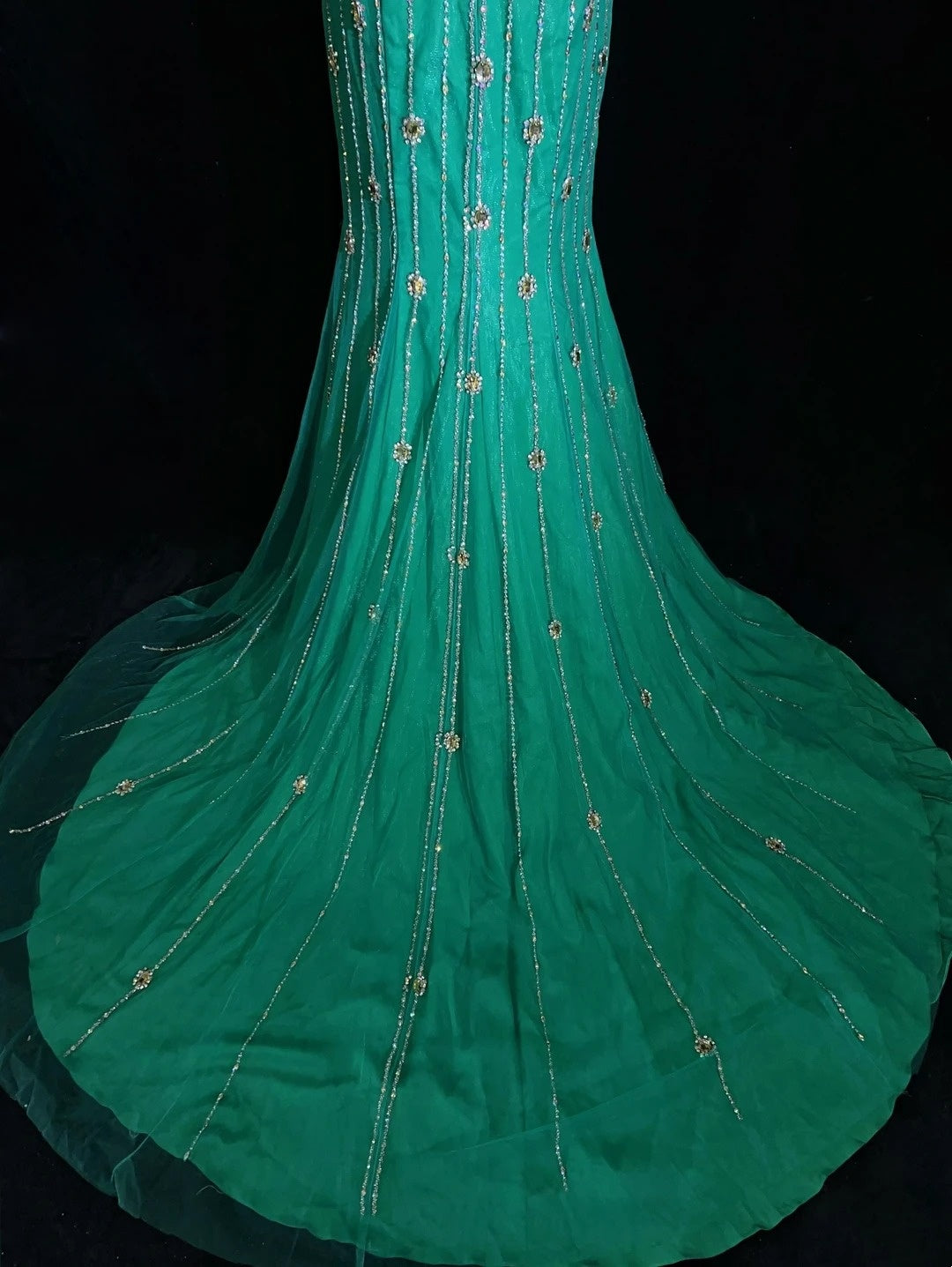 Glamouröse Ballkleider Meerjungfrau V-Ausschnitt Grüner Tüll Rückenausschnitt Mit Perlen Abendkleid N2872