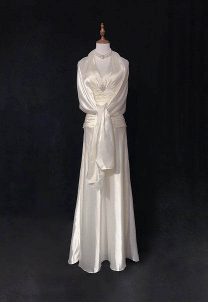 Robes de bal vintage Trapèze Col Haut Satin Blanc Avec Cape Plissée Robe de Soirée Longue Années 1960 N2604