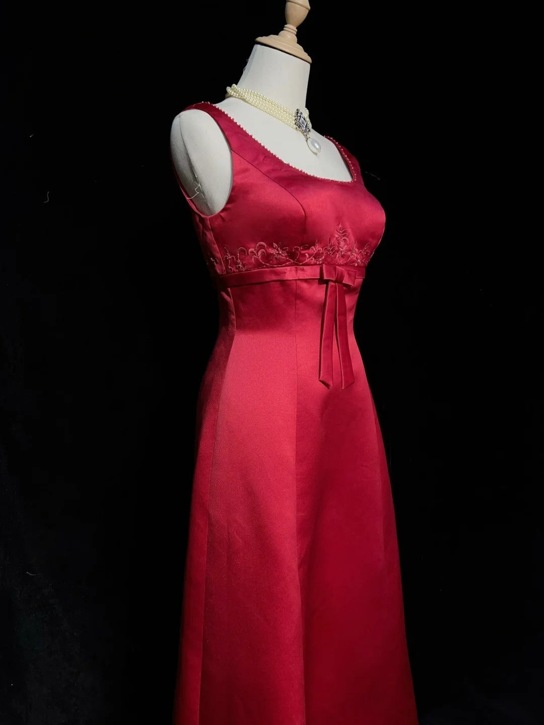 Inspiration Robes de bal Vintage Trapèze Col Carré Satin Rouge Années 80 Robes de Soirée Longues avec Cape N2857