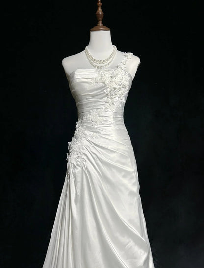 Robes de Bal Vintage Sirène Asymétrique Blanches avec Appliques Volants Satin Années 90 Robe de Soirée Formelle N2589