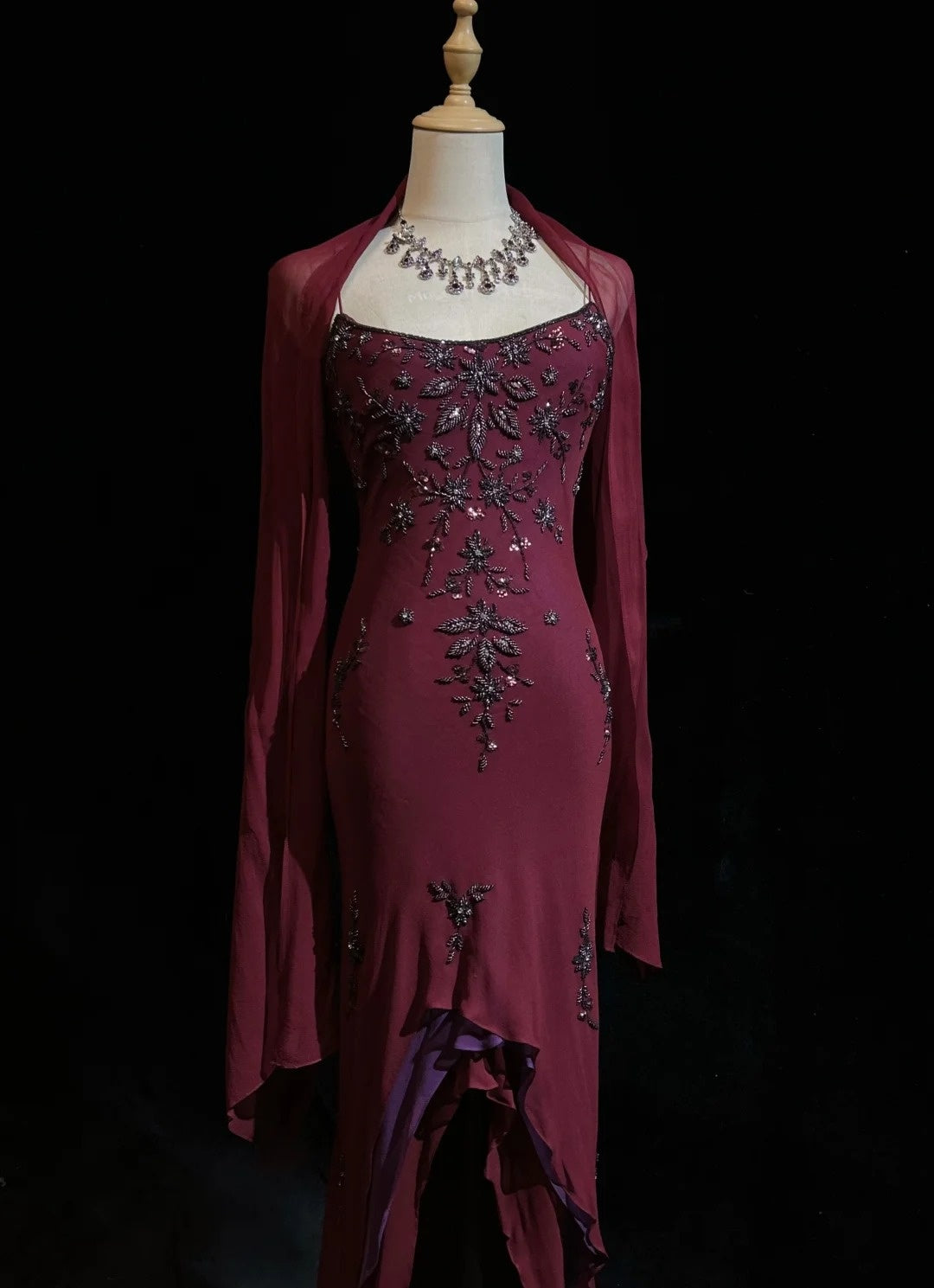 Robes de bal uniques, coupe asymétrique, bretelles fines, bordeaux, sans manches, avec perles, robe de soirée semi-formelle N3794