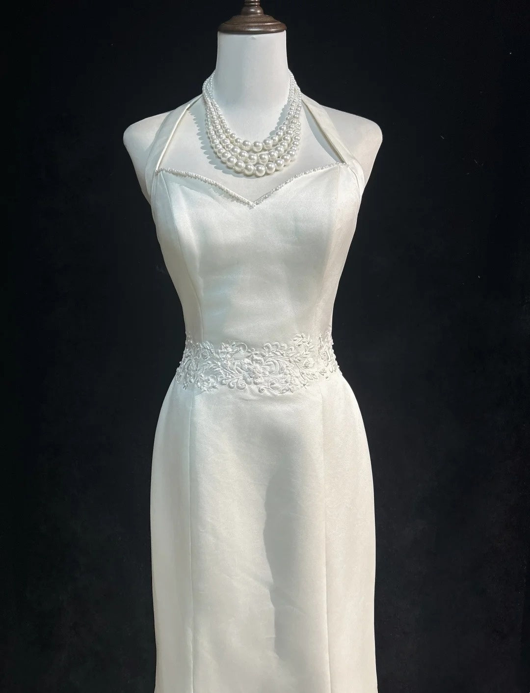 Robes de mariée uniques sirène dos nu satin bohème brodé blanc longue robe de mariée N3290