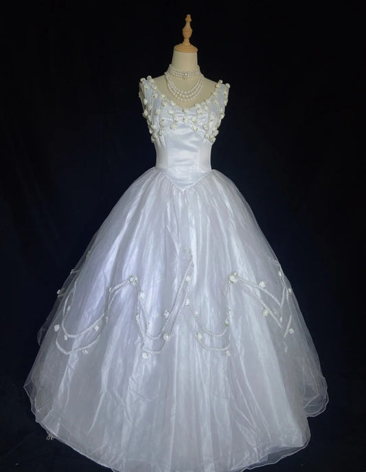 Timeless Wedding Dresses Ball Gown V Neck White Tulle With Flowers Long Brides Gown N3475
