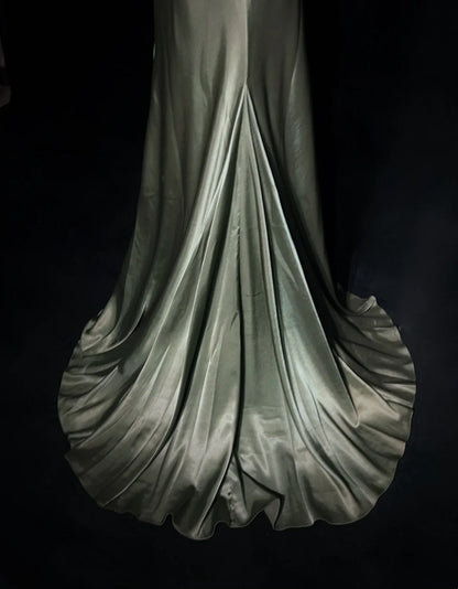 Vintage Ballkleider Meerjungfrau V-Ausschnitt Salbeigrün Ärmellos Satin mit Perlenstickerei 1980er Jahre Langes Abendkleid N2865