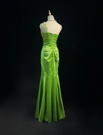 Vintage Abschlussballkleider Meerjungfrau Ein-Schulter Hellgrün Satin mit Perlen Lang Formelles Kleid N2450
