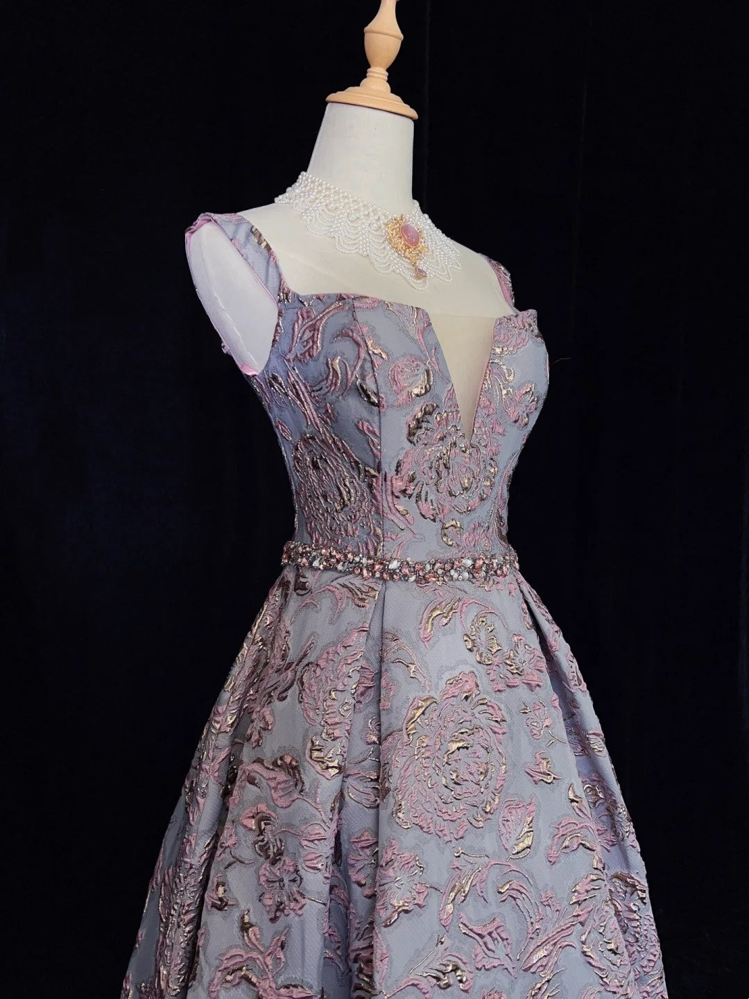 Robes de bal modestes à bretelles spaghetti en dentelle lilas avec perles, longues tenues de soirée N3463