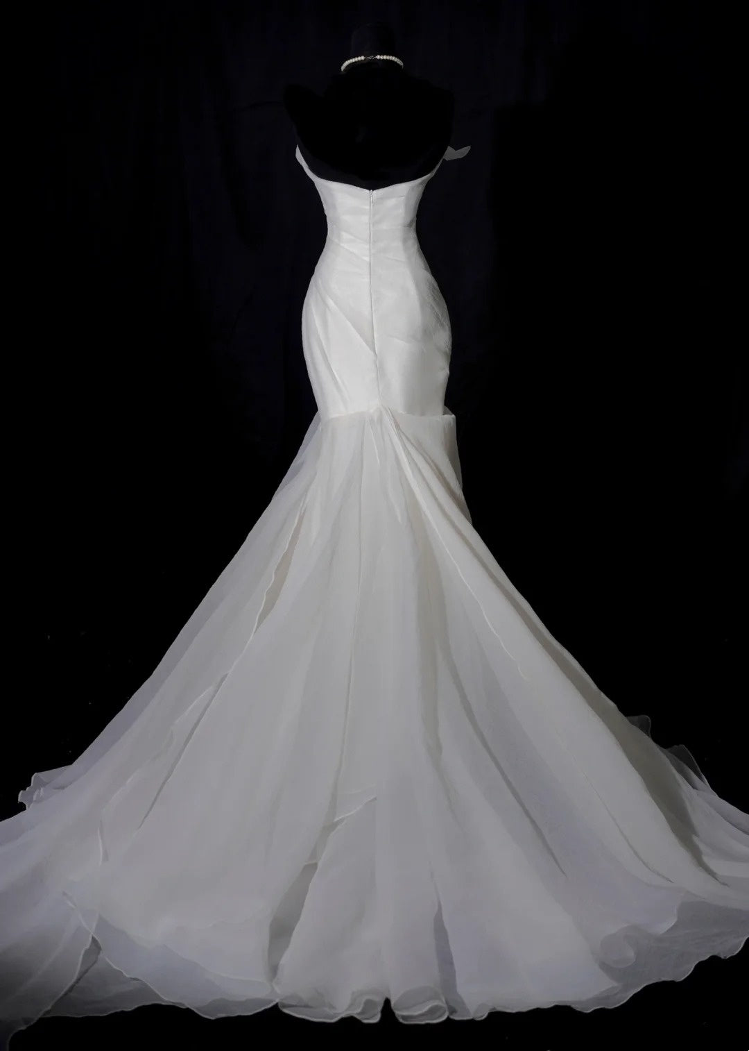 Robe de mariée sirène bustier ivoire sans manches, coupe ajustée AB2526