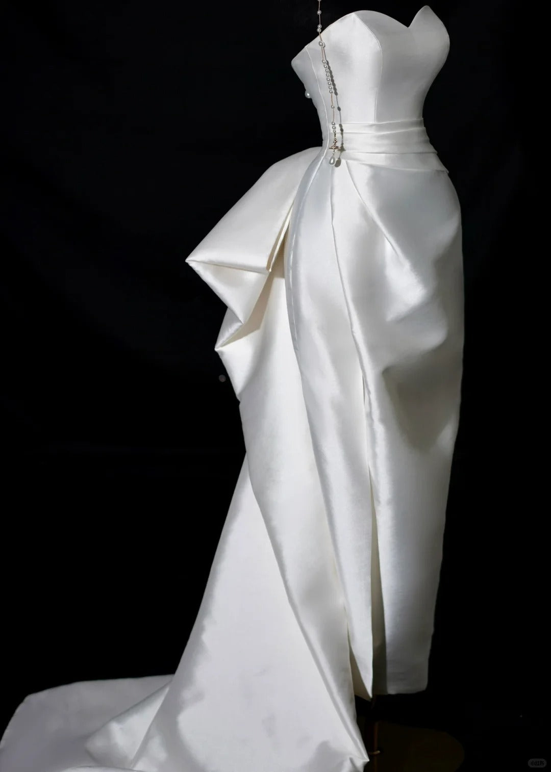 Schlichtes Brautkleid, Etuikleid, herzförmiger Schnitt, Satin, plissiert, figurbetont, langes Brautkleid AB2530