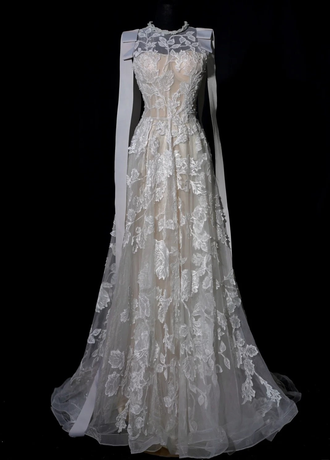 Luxuriöses Brautkleid im A-Linien-Schnitt mit Rundhalsausschnitt und Spitze, figurbetontes Brautkleid AB2520